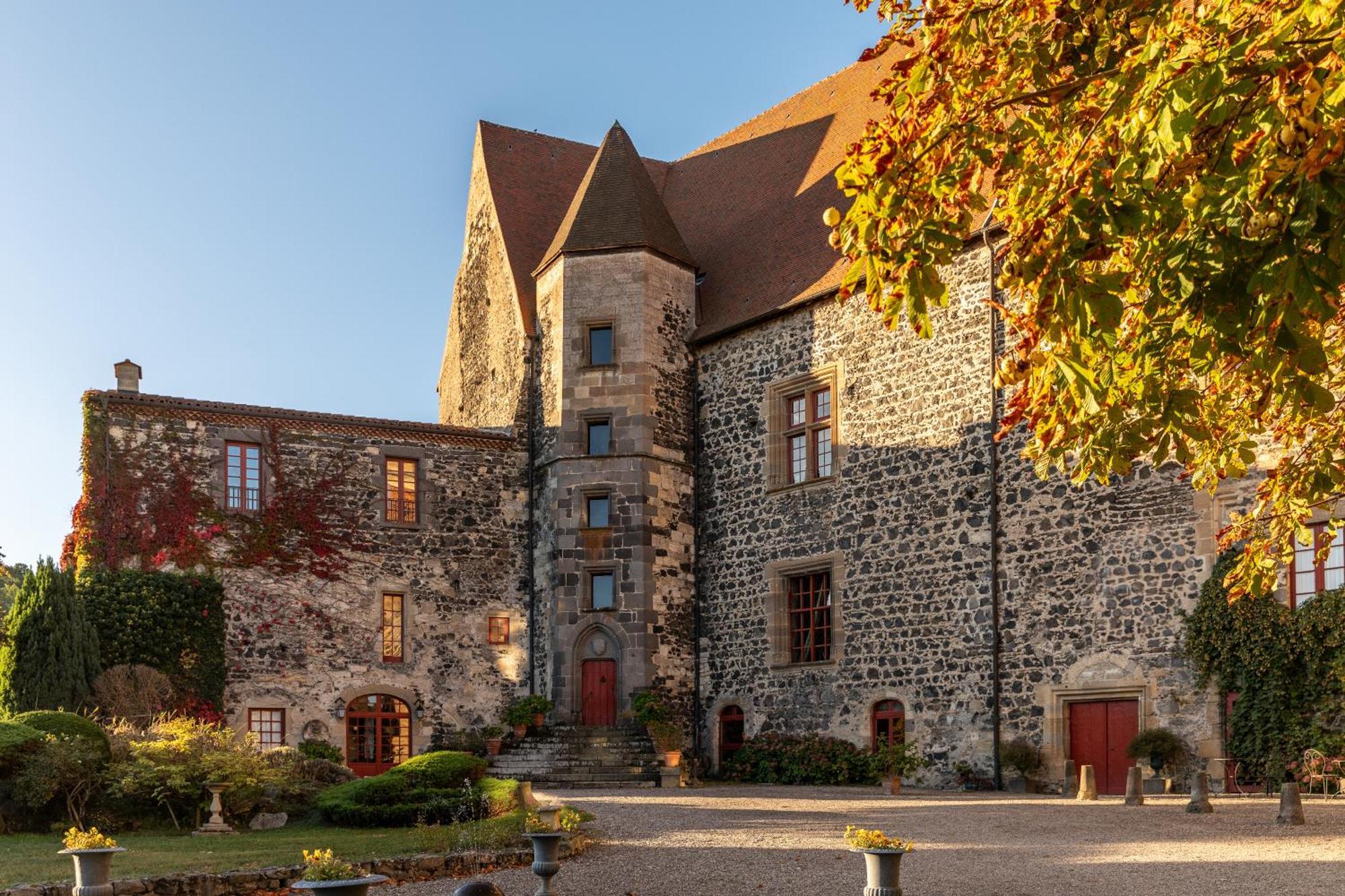 Chateau Royal De Saint-Saturnin Exterior photo