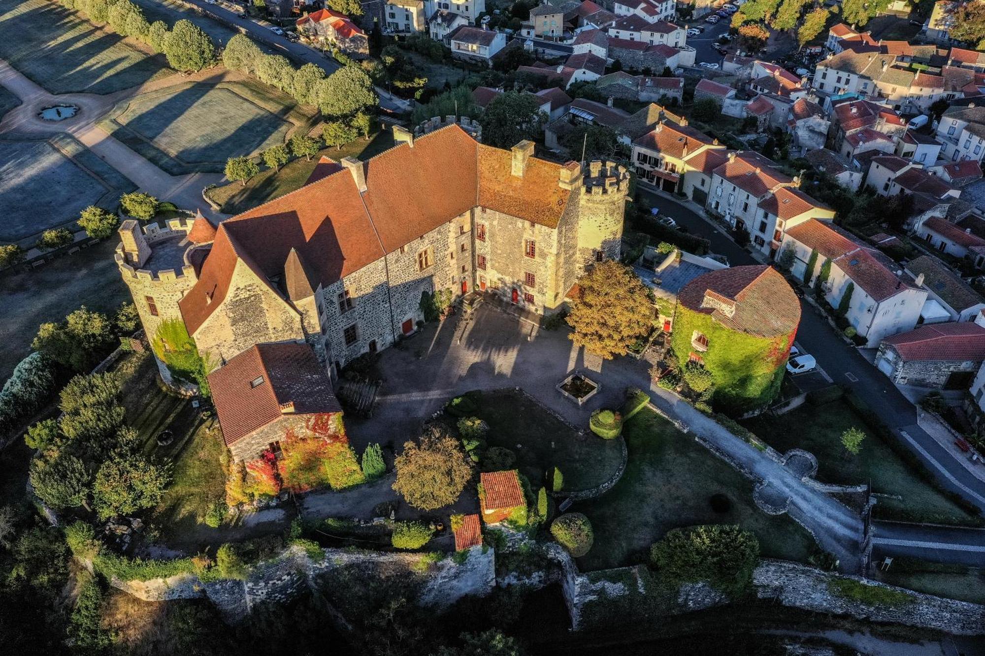 Chateau Royal De Saint-Saturnin Exterior photo